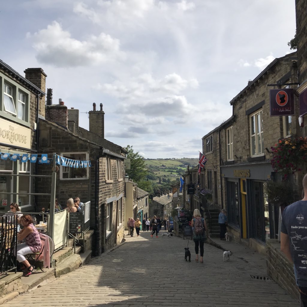 courtney tweet media