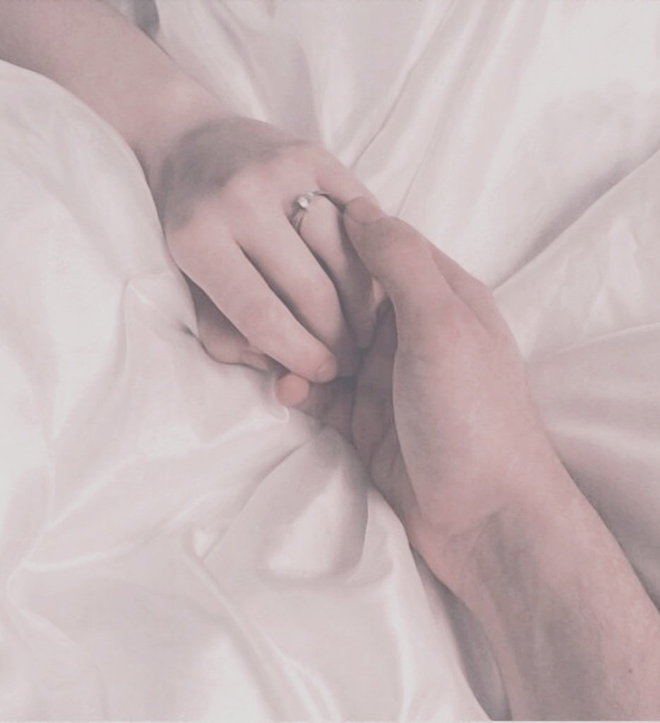 dulzuranocturna's tweet photo. ㅤ ㅤ ㅤ ㅤ

❝ When we're lost in a desert night and we're chasing our paradise.
When we can't fight another fight.
We're gonna make it.
You're my oasis.ㅤ❞ https://t.co/nLGELDGyMn