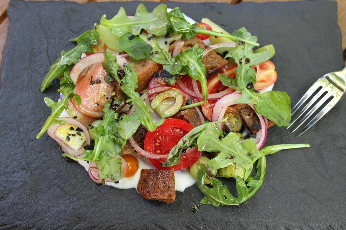wrhotelrestspa's tweet photo. It is the season for our farm to table fresh Tomato & Cucumber โPanzanellaโ salad in Towne House Restaurant with a creamy chevre and sherry vinaigrette. #goldenbearranch #tomatosalad #dinelodi #delish https://t.co/wmlQKQxWAh