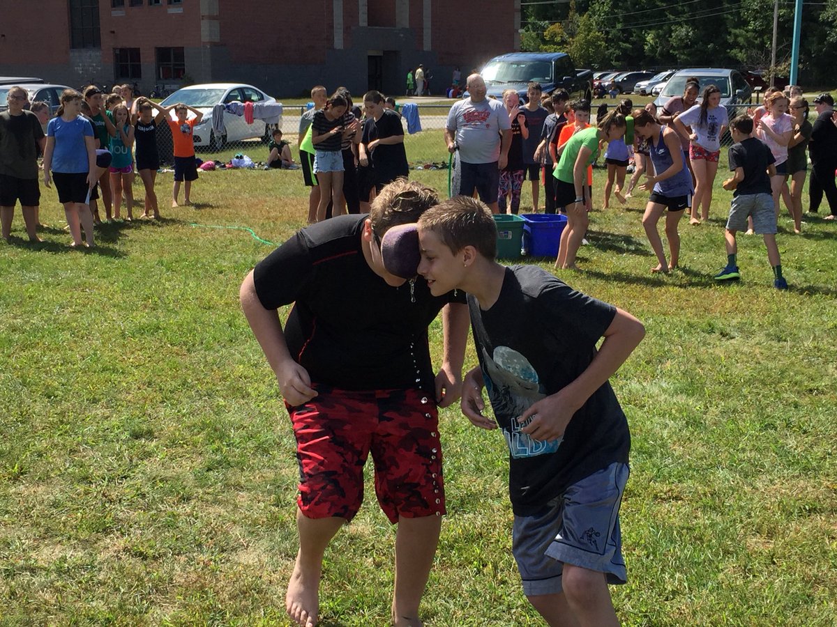 RMS_NH's tweet image. @RMS_NH Stanford 2024 students working on their collaboration skills this afternoon. As a school we are working to focus our opening week on building positive relationships between our entire school community.