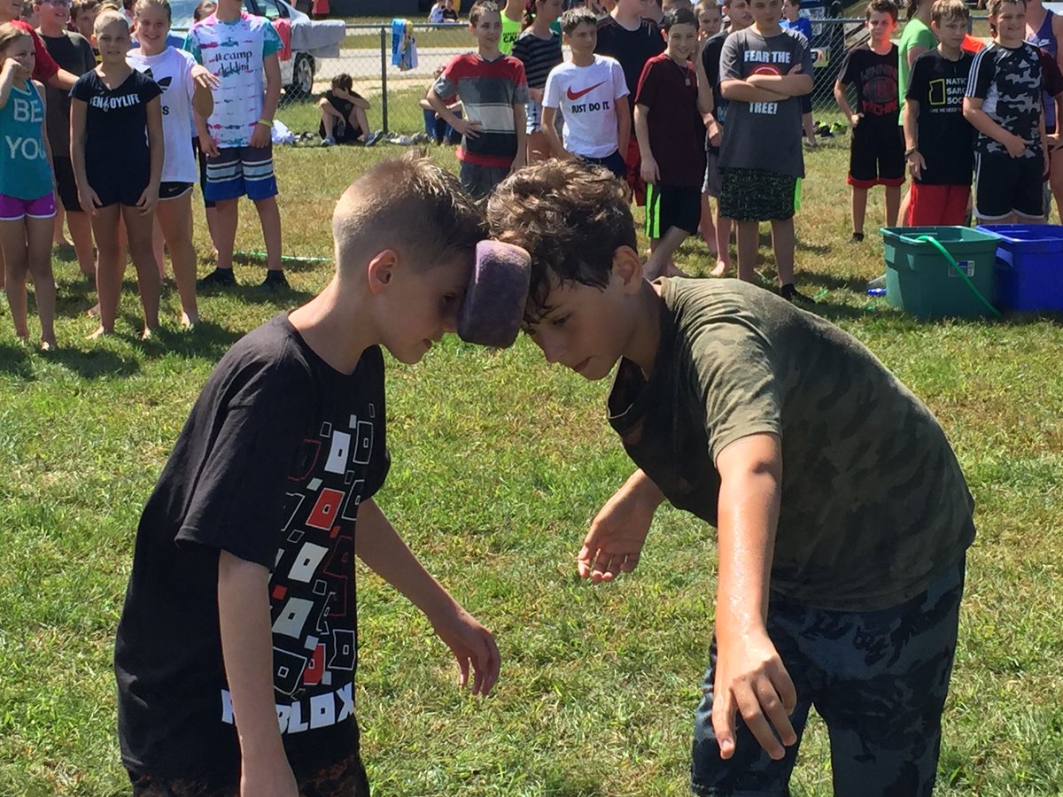 RMS_NH's tweet image. @RMS_NH Stanford 2024 students working on their collaboration skills this afternoon. As a school we are working to focus our opening week on building positive relationships between our entire school community.