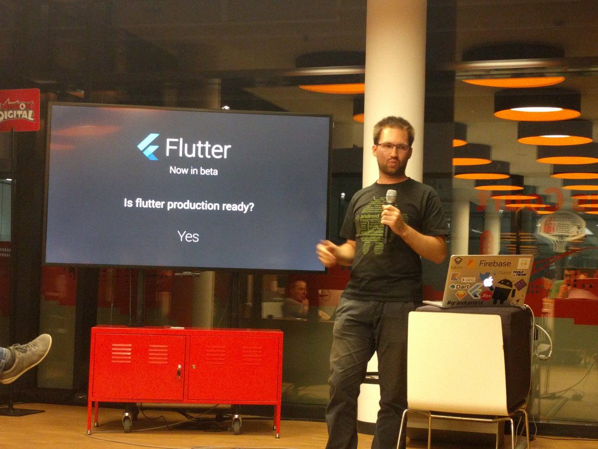 RittmeyerW's tweet image. Pascal ( @passsy) is talking about Flutter at #gdgdus. 

I think this slide needs some more explanation later on :-)