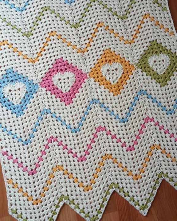 Crochet granny hearts, inside granny squares, in a granny chevron. That’s Granny Love!

Download this pattern by Sew Sew Baby on our website: ift.tt/2LHe1hL ift.tt/2MZyq6J