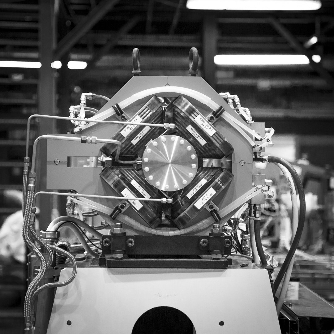 CornellCLASSE's tweet photo. The Quadrupole magnet for @CHESS_U
Quadrupoles focus the particle beam, much like a lens. This particular quadrupole's iron is extended on the left-hand side, to allow for a vacuum pipe for extracting x-rays to pass through the quad.
#particlescience #synchrotron #physics https://t.co/p4XmK8MOk9