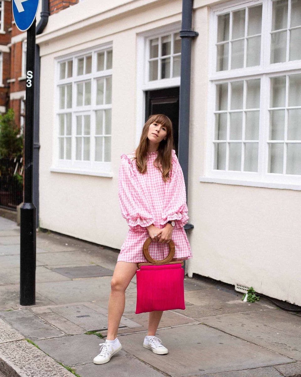 izzie_hardy's tweet photo. New blog post crushing over @dreamsisterjane 💕 Could this be the last summer dress of the season? ☀️ https://t.co/Mnwng55xTp #fbloggers #ootd #fashionblogger #newblogpost https://t.co/0etqIEZQFR