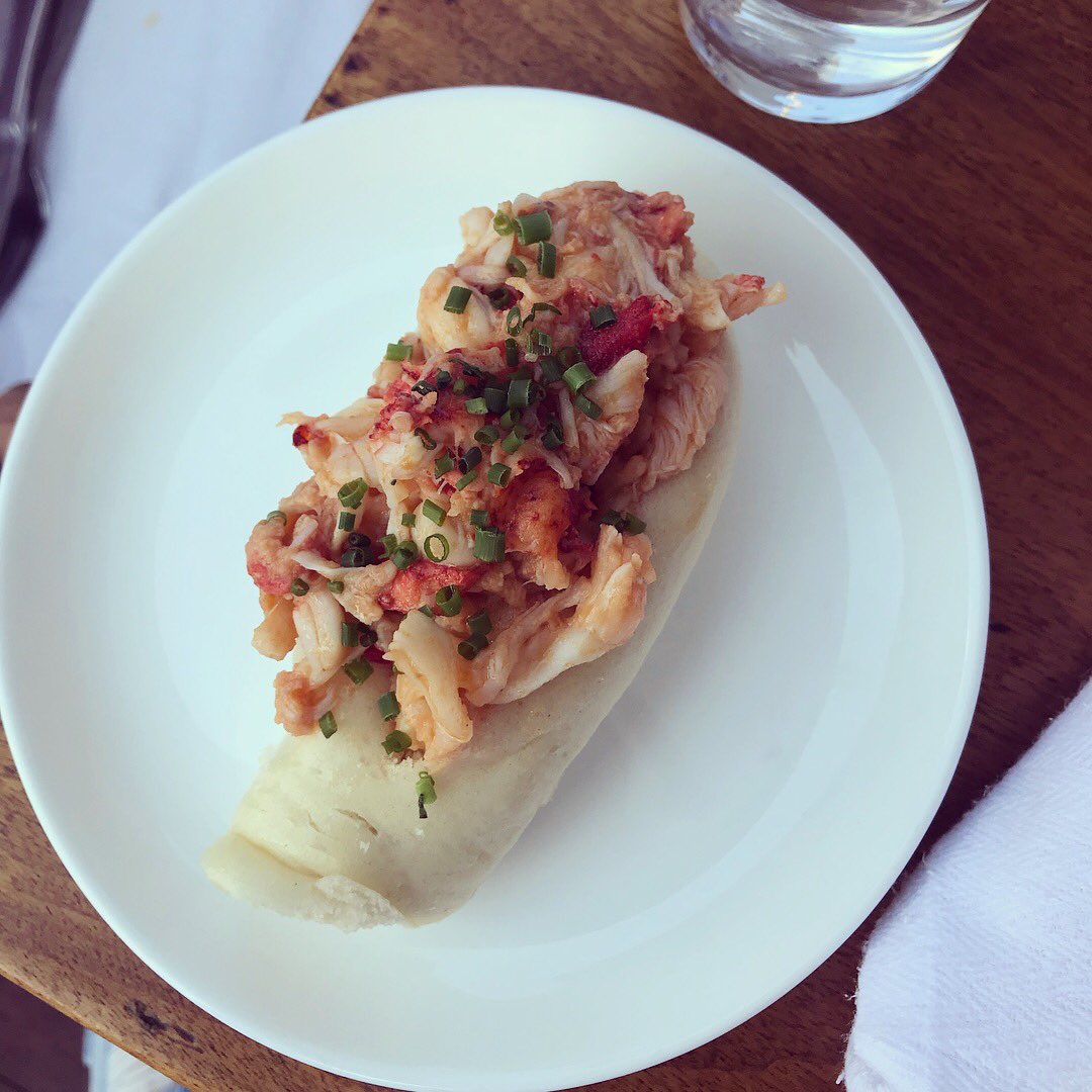 SydneyQuiseng's tweet image. Just gimme like 100 lobster rolls #plz and #thankyou