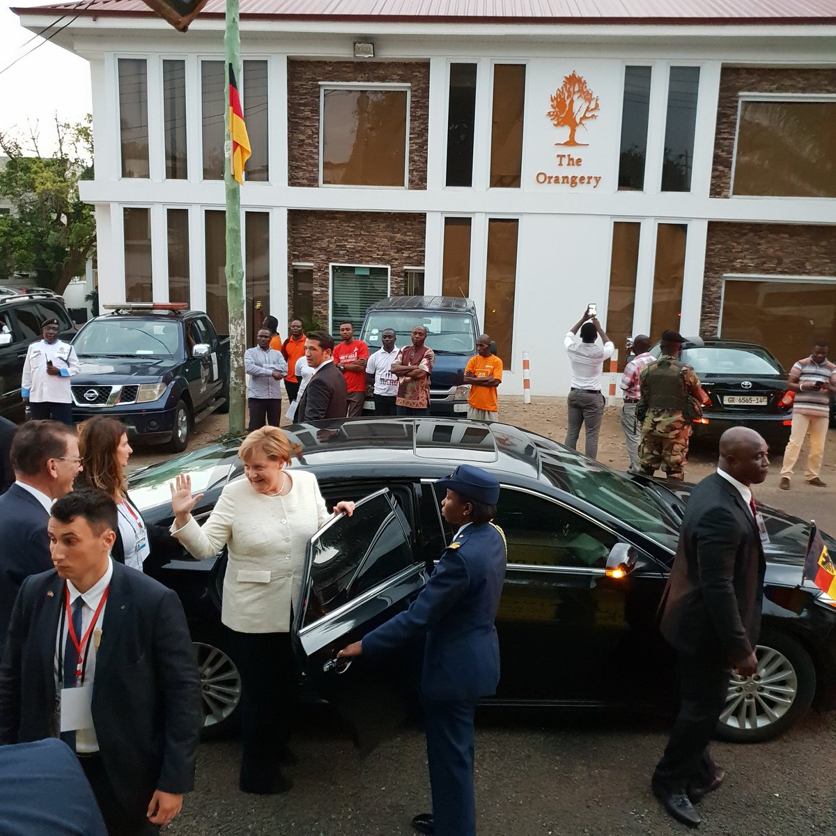 ImpactHubAccra's tweet photo. Earlier this evening,  Impact Hub Accra hosted the German Chancellor,  Angela Merkel and a German business delegation.  During the visit, she interacted with a section of Ghanaian entrepreneurs. 
#GermanyInGhana 
#BMZ
#GIZ
#AHKGhana https://t.co/F0rhmEmePP