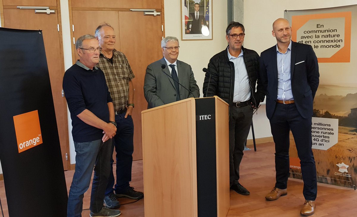 LevalloiSand's tweet photo. Amélioration des #débits #internet #mobiles : aujourd'hui @OrangeNormandie a inauguré la #4G sur #Rots (#Lasson, #Secqueville-en-Bessin). Une nouvelle antenne créée sur les fonds propres @Orange dans le programme #OrangeTerritoiresConnectés = #connectivité enrichie https://t.co/GUxGEVoodk