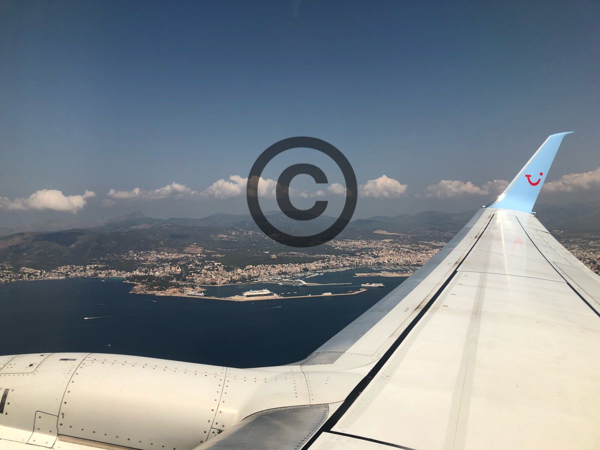 BrydonCraig's tweet photo. @TUIUK Would you like to purchase the below picture of your TUi Marella Dream cruise ship taken from my TUi return flight. £40 for the one picture, £150 for five; £300 for ten or £550 for all pictures taken on and around the ship!? At least I’m transparent with my prices 😬 https://t.co/Zvqz8017y7