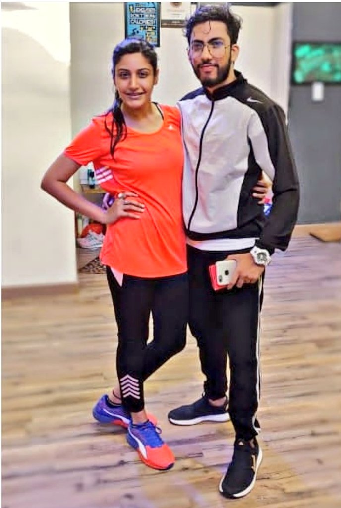 TeamSChandna's tweet photo. 🏋️♀️| When @SurbhiChandna decided to lets go sweat and burn all those upcoming B-Day calories. 🏃♀️
#HumFitTohIndia #SurbhiChandna #ITA2018 #Ishqbaaaz https://t.co/cXH5Juo1yS