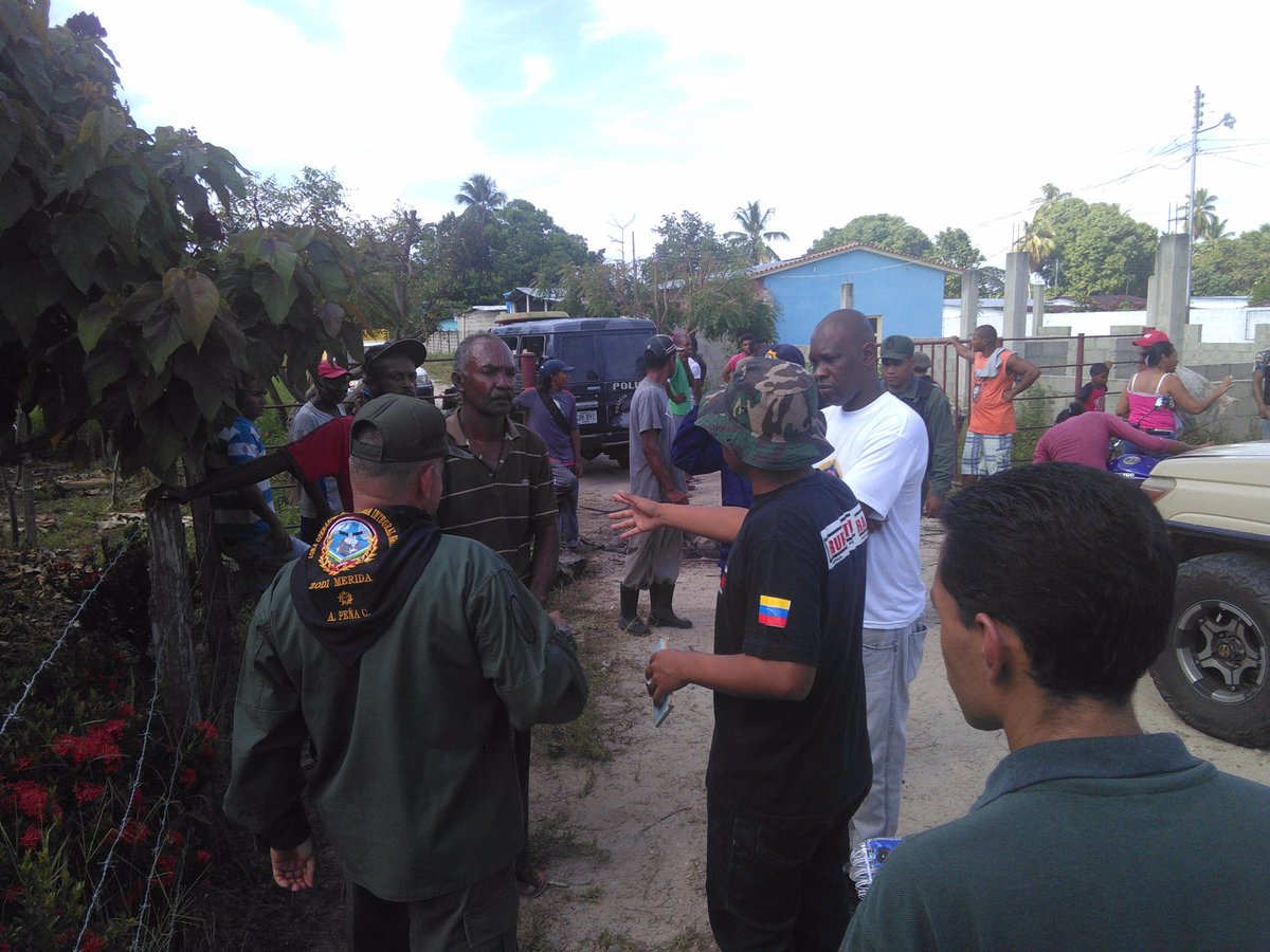 merida_ort's tweet photo. #30Ago nuestro jefe del área legal junto al General #Peña de la #ZODI22MERIDA atendiendo las problemáticas existentes en las fincas del Estado #Cantarrana @LuiSoteldoPapel @INTi_Venezuela @NicolasMaduro @DrodriguezVen https://t.co/JSR0CuDgIG