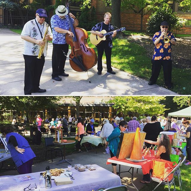 edgeofsweetness's tweet photo. We’re having so much fun with the residents at The Breakers and their 4th annual street fair! The Chocolate Chip Cookies, Brownie Edges and Doggie treats are a hit!! #thebreakersatedgewaterbeach #edgeofsweetness #edgewaterchicago https://t.co/Th7cSua6yi