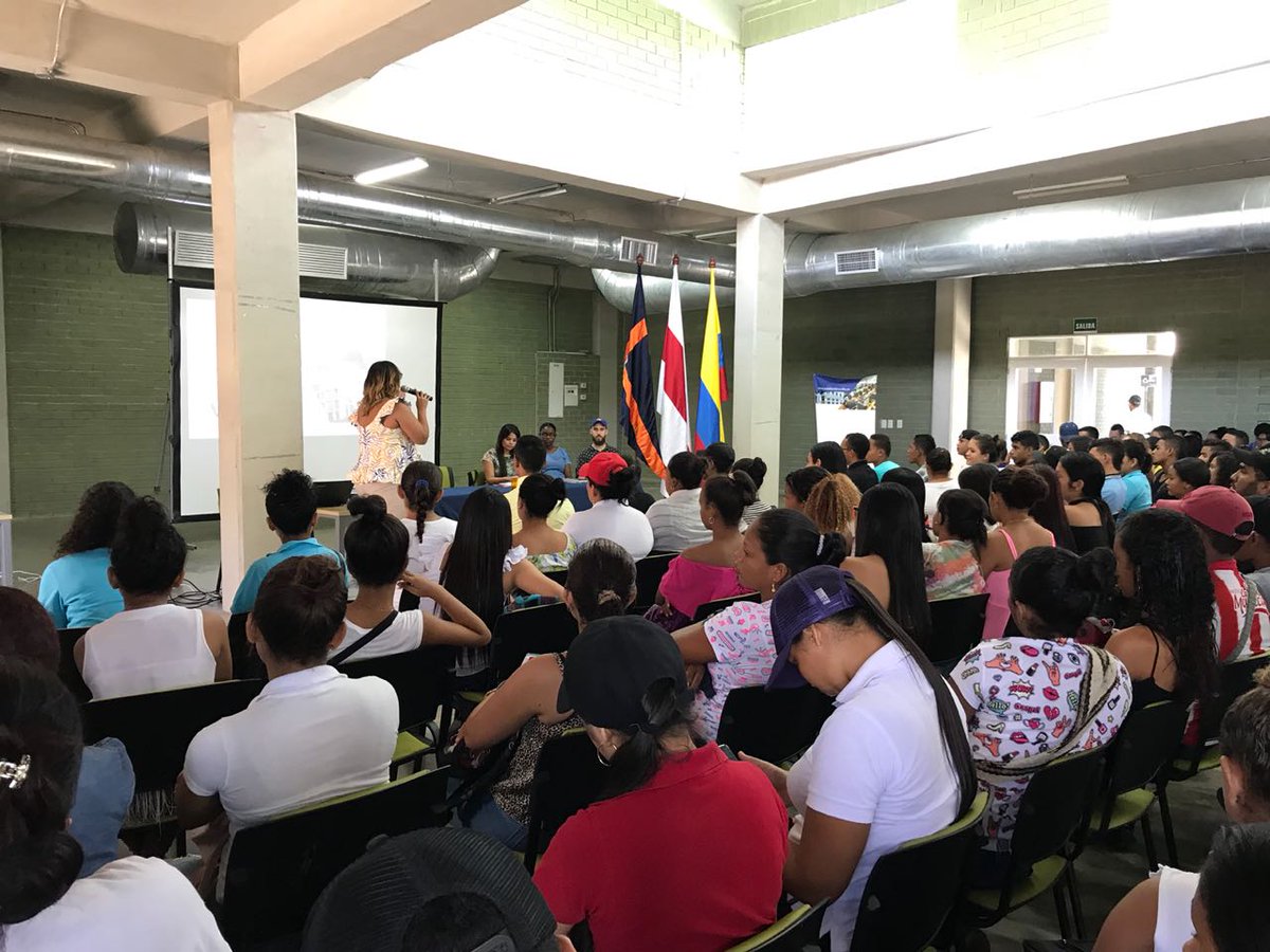 Así compartimos el día de ayer, con nuestros estudiantes de la Sede Regional Sur SUAN, donde dimos a conocer la oportunidad para adquirir habilidades en Idiomas extranjeros, por medio de los cursos gratuitos con profesores extranjeros de <a href="/PeaceCorps/">Peace Corps</a> #YocreoenlaUA <a href="/udeatlantico/">Universidad del Atlántico</a>