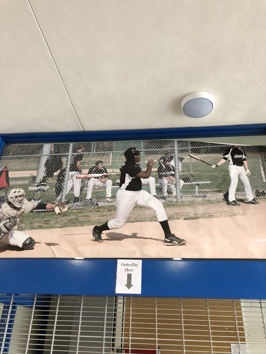 CashisClay22's tweet photo. @SalukiBaseball repping in the @SIURecCenter! #GoDawgs @Wiktori0us @TrevorMacek @c_huse26 https://t.co/iO3rX0bmdl