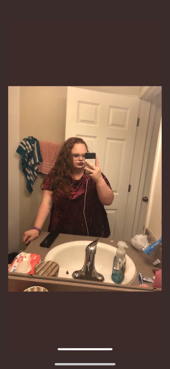 Beccabear11's tweet photo. I’m here for this #8LFORBEAUTIES I didn’t CHOOSE to be IN TO DEEP can we TALK about how HARD it is to be FRIENDS when I’m HOOKED on you. So imma say these 8 LETTERS. I love you https://t.co/L3ZuXJF32Y