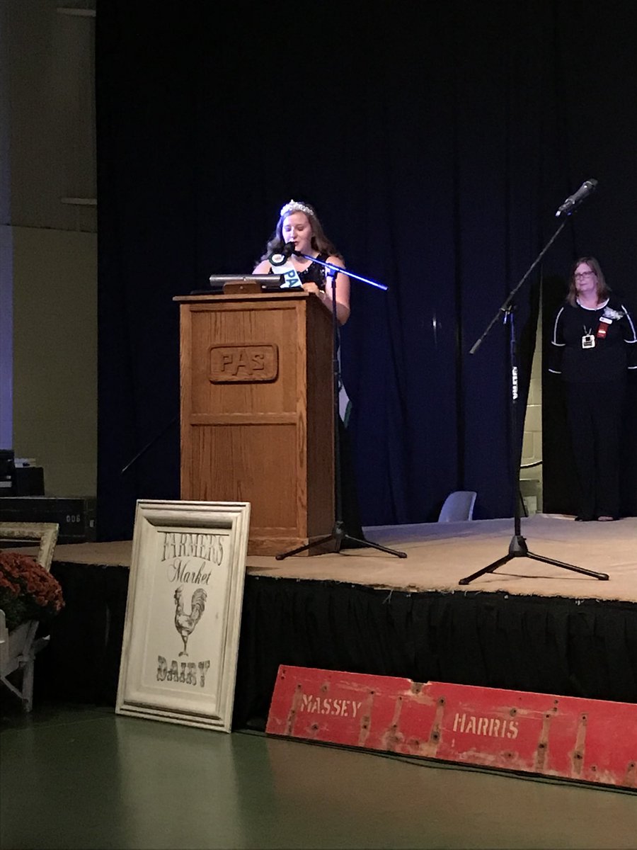 It’s almost time for the big moment, but first a big thank you and congratulations to @laurrenn_miller on a fantastic year as the 2017 Paris Fair Ambassador! #roadtothecrown