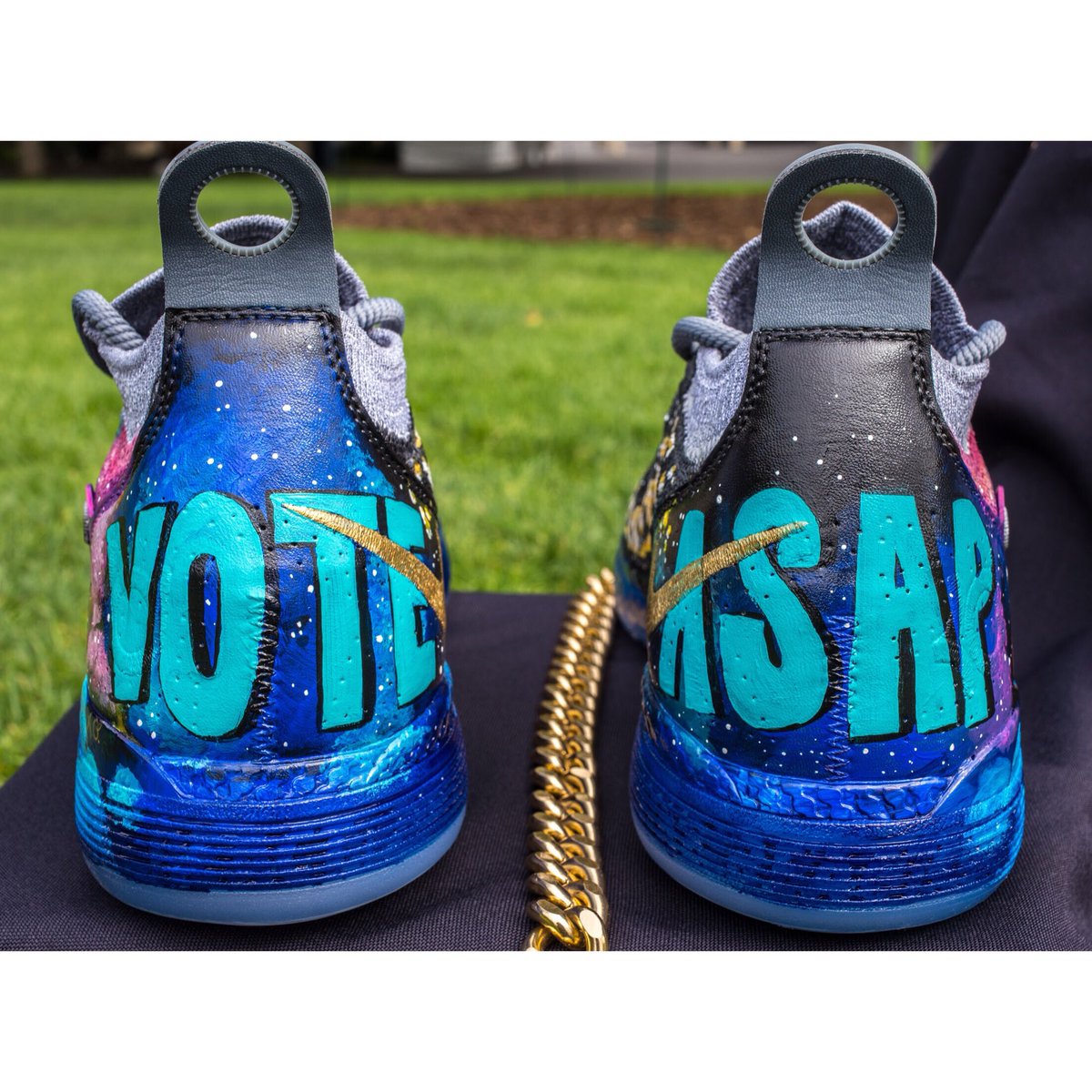 Behind the scenes of my first look at the @whenweallvote custom shoes I wore in Game 1 of the semis #VoteASAP #WhenWeAllVote #RegisterToday 
Special thanks to <a href="/Miss_Liberation/">Aramis Hamer</a> for designing these!! 
📸: <a href="/mistahluck/">ERiC LUCK</a>