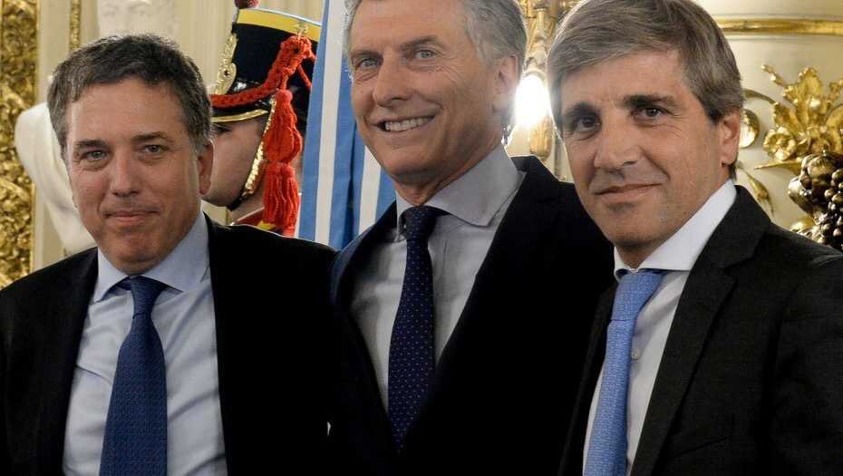 nicocarvalholp's tweet photo. #SuperDevaluados Un gobierno de financistas induce una crisis en la que solo hay un ganador: el capital financiero. Error o impericia? De ninguna manera, es un saqueo planificado del trabajo y la producción nacional. Una redistribucion brutal regresiva de la renta. #Dolar https://t.co/8rvBj9pSHA
