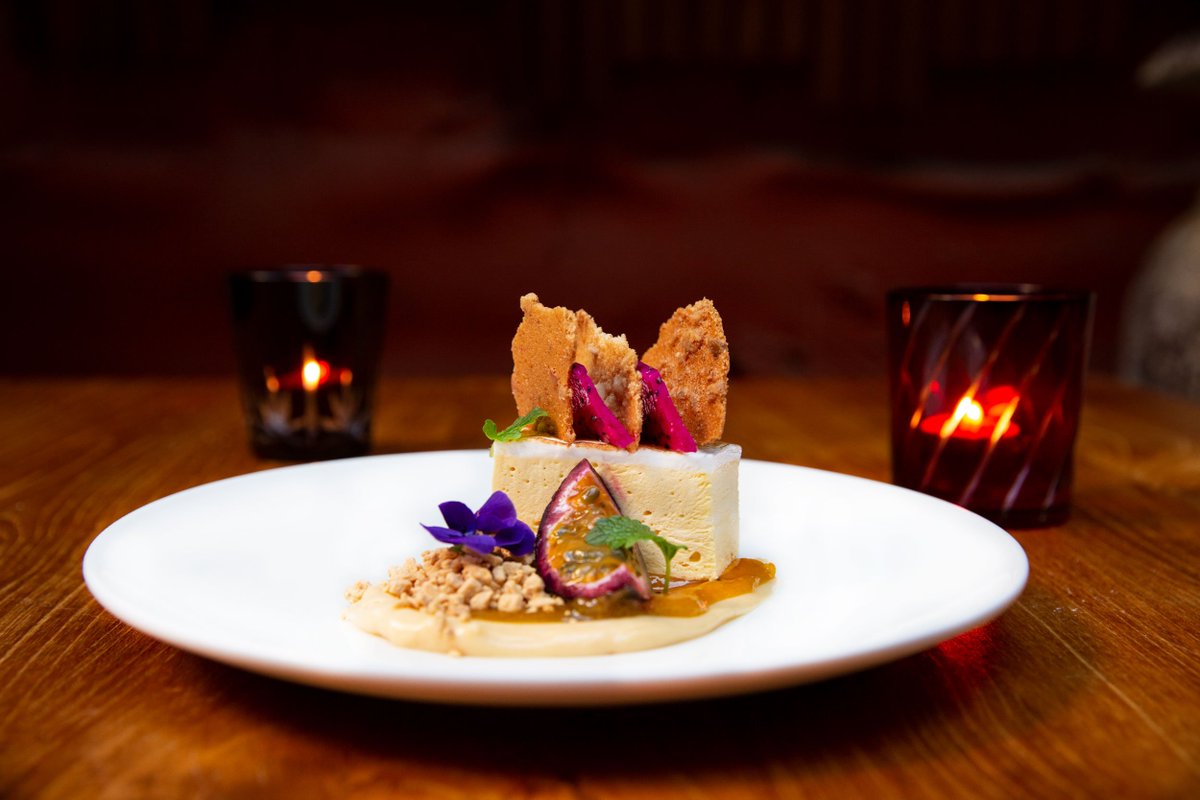 redspiceroad's tweet image. Sweet things come to those who wait..until the weekend…to taste our new Passionfruit parfait, marshmallow, white chocolate cremoso, macadamia.

Happy #Friday everyone! 😆