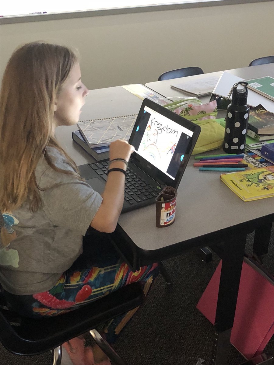 aimee_winfrey's tweet photo. Making our own American symbols as we learn about our country! #MitchellMeteors #5thgrade @Mitchell_5th https://t.co/cvau0JStoN