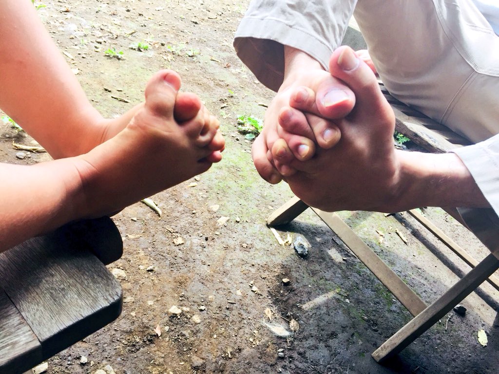 浜島貫 Sur Twitter 足指を組む 下駄や草履を履き慣れてる子供には敵いません T Co Vqpegyltzl Twitter