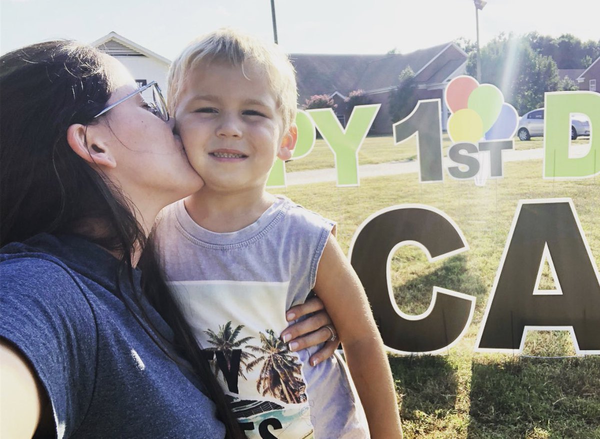 JenelleFanpage's tweet photo. Kaiser is growing up so fast 👩‍👦📚 @PBandJenelley_1 https://t.co/aF1wj1IP1v