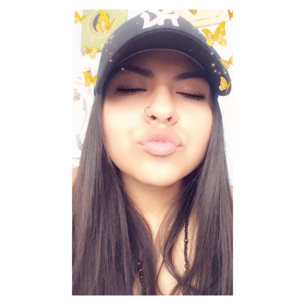 Arantzaxmh's tweet photo. @zamirrvillamil y tú tienen la misma gorra. 🤭😯 https://t.co/08aLlY8vnk