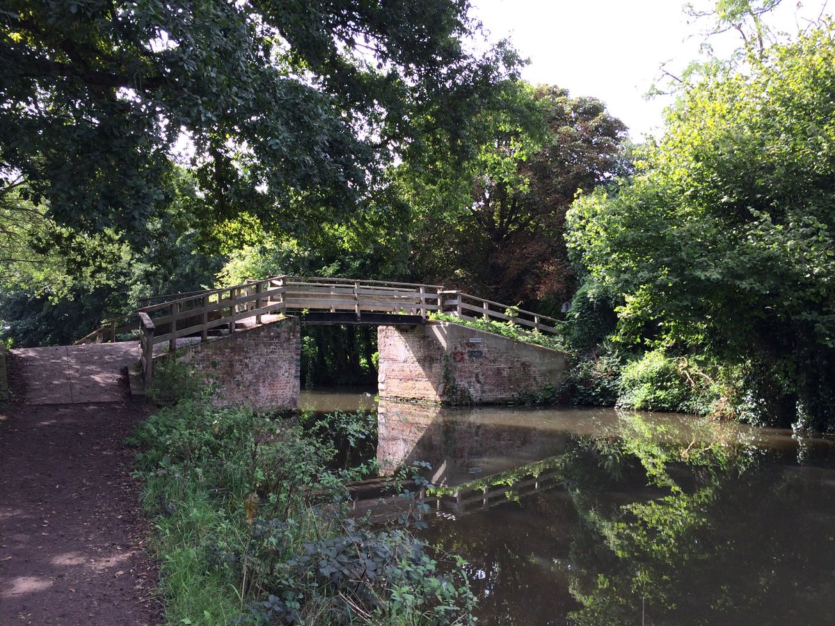 RealRobinLee's tweet photo. Bye bye perfect Pyrford............#onelastwalk #tenhappyyears #newchapterbegins https://t.co/OzCk6If6K0