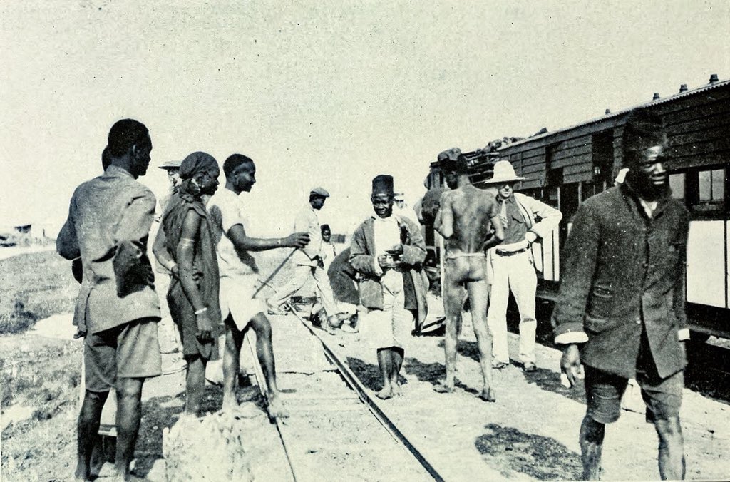  #HistoryKeThread: The Handshake In KanoWe know that the Uganda Railway was from 1896 called so because Kisumu, which was the destined railhead, was part of Uganda.