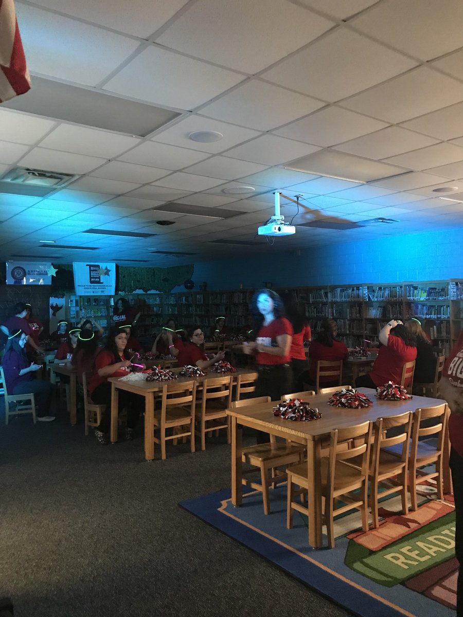 Dishmanelem's tweet photo. Celebrating 6⭐️⭐️⭐️⭐️⭐️⭐️ Distinctions with @DrCavazosSuper #HCISDProud #DISHMANSTRONG https://t.co/r13Tiuhvdh