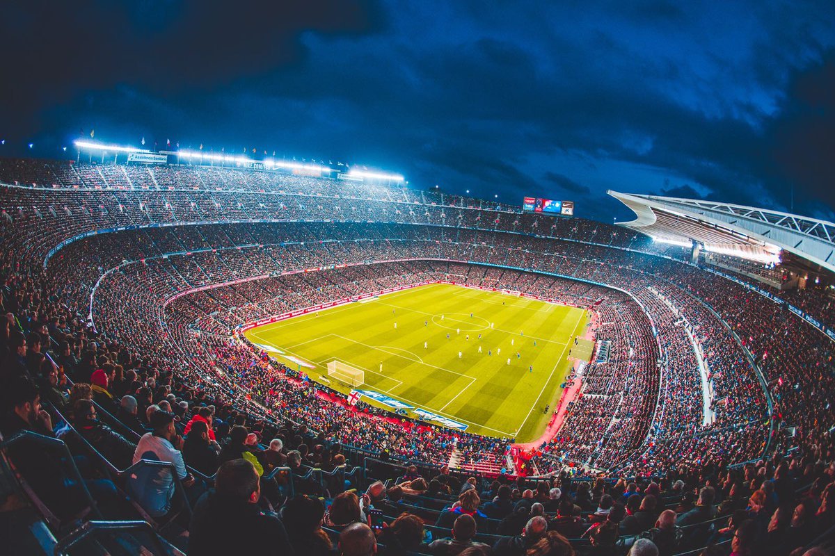 Какой камп. Стадион Камп ноу в Барселоне. Стадион Camp nou. Барселона стадион Camp nou. Футбольное поле стадиона Камп ноу.