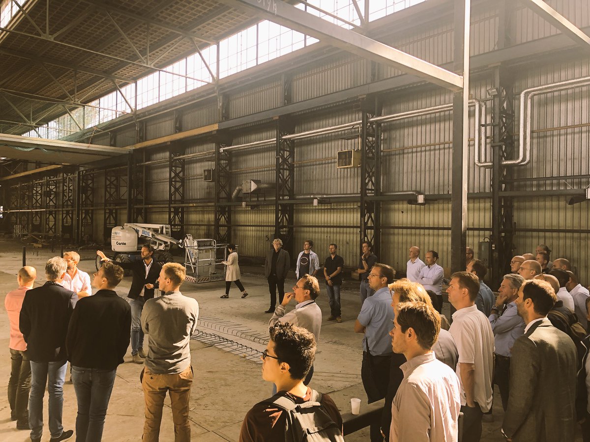 Vanmiddag de eerste nieuwe huurders van de Werkspoorfabriek aan elkaar voorgesteld. Erg mooi om zo’n diversiteit aan ondernemers bij elkaar te hebben. Wat een energie, nu al! #werkspoorkwartier #vanallesmaken #creatievehotspot #bier #3dprinting #allesineenkeuken #experience
