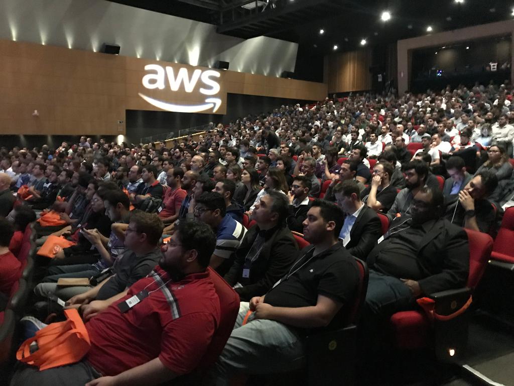 AWSBrasil's tweet photo. E hoje fechamos mais um #AWSCloudExperience! Aqui em Belo Horizonte foi incrível! Agradecemos a todos os presentes e esperamos que retornem em nossos próximos eventos. https://t.co/caOBu907nZ