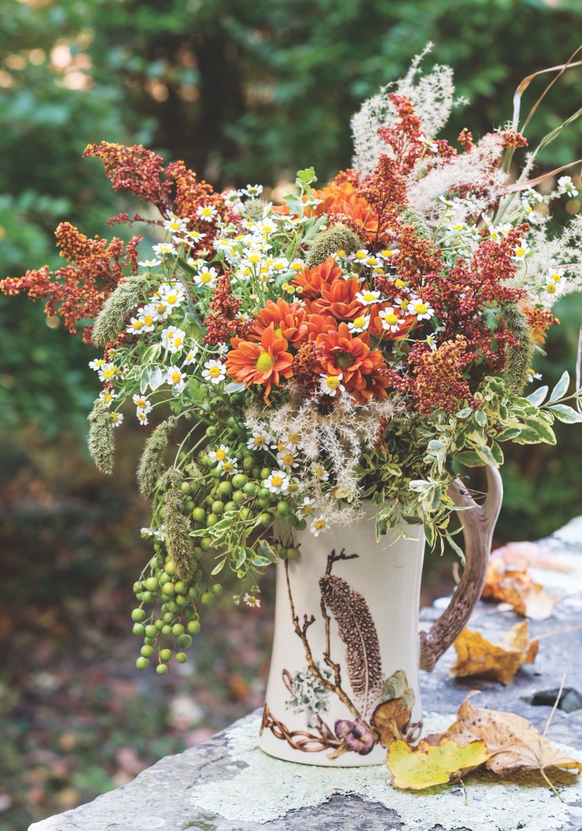 Tawny seasonal blooms effortlessly arranged in the Forest Walk pitcher by <a href="/JuliskaOfficial/">Juliska</a> from our October 2017 issue has us looking forward to chilly breezes, paths laden with burnished leaves, and plenty of fall-inspired floral arrangements: buff.ly/2NnWbSH.