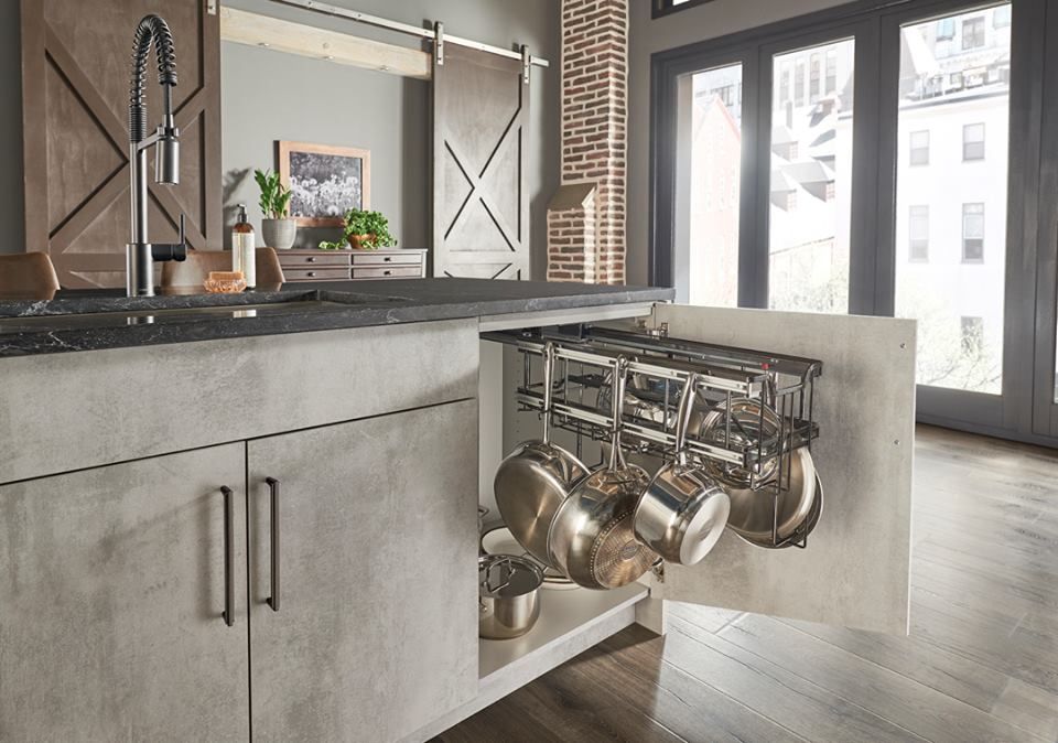 KSSDenver's tweet image. Check out Hardware Resources new &quot;Hanging Pan Organizer&quot; with soft-close slides designed to prevent pots &amp;amp; pans from banging together, keeping them from being damaged and preventing unwanted noise. Contact Us at KSS Denver to Learn More! #kssdenver #hardwareresources #potsandpans