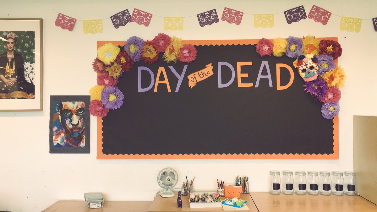 TheHutch1990's tweet photo. With September very nearly here- I’ve been moving in to my new classroom! It’s a work in progress but I’m pretty happy so far.. #excusethemess #yaaaskween https://t.co/HaeCLjb4j8