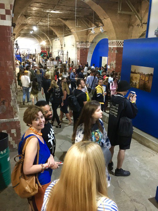 BKStreetArt's tweet photo. A big crowd at #artmossphere 2018! Thank you to all the artists, the curators, our beautiful hosts & incredible team https://t.co/GDX7czpE9c