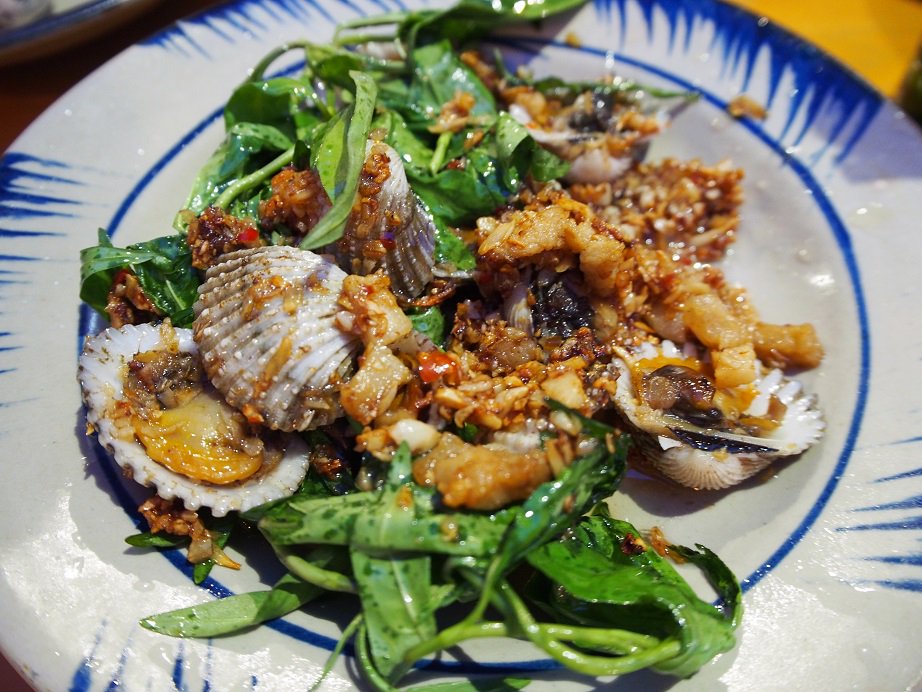 グッチ On Twitter ベトナム人に人気の貝料理 好きな貝と調理法 味付けを選んで注文するので 外国人には難易度が高い料理 のひとつ 今回は 中心地にある比較的入りやすい貝料理のお店 Oc Chi Em オック チーエム を紹介します Https T Co Wqq8f1chhp