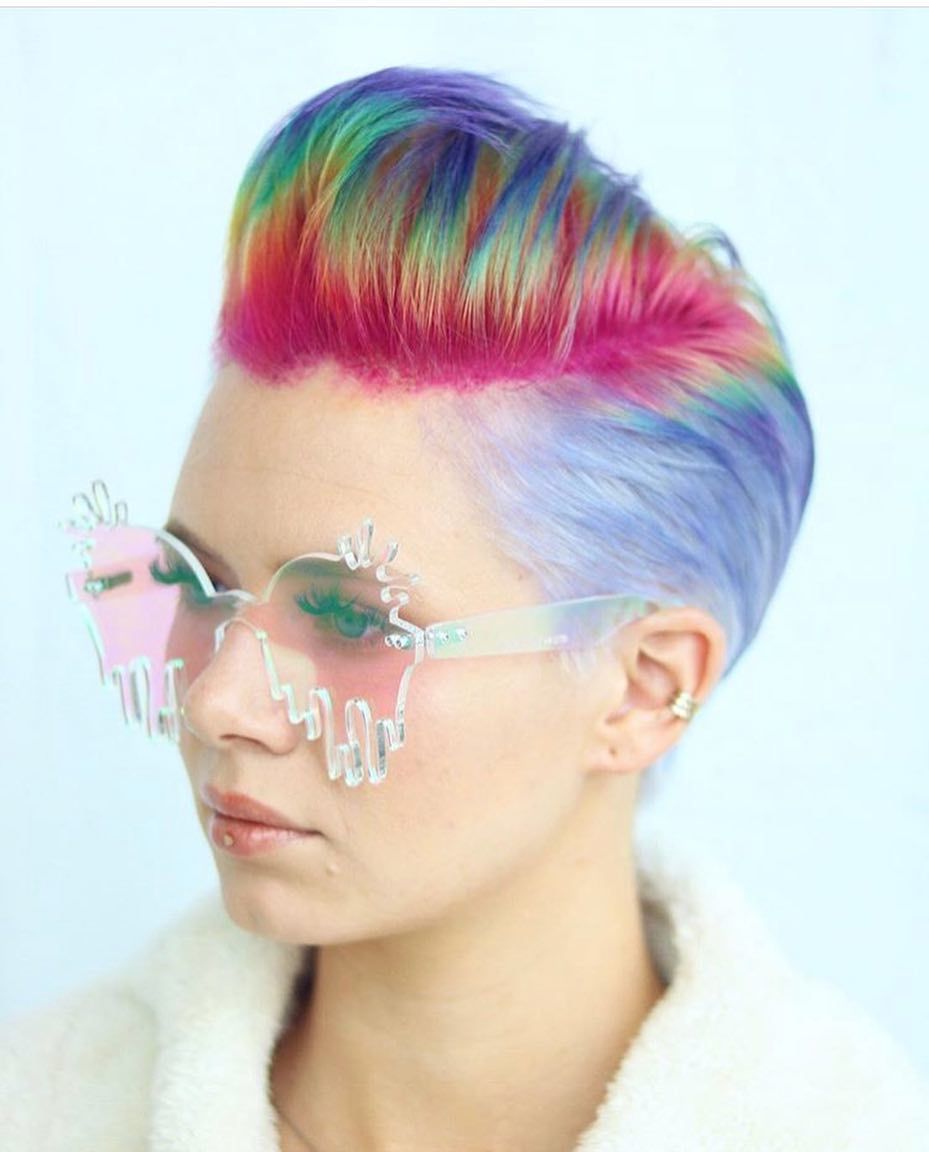 TheLookPros's tweet photo. https://t.co/x5Gl9WVAYx
#EVVEMISpotlight β¨ #RainbowThursday π @kristinacheeseman πThrough the looking glass a π
Glasses are @islynyc model is @chloeschmooo β¨
#pulpriot #pulpriothair #prismroots #rainbowhair #behindthechair #colortrak #licensedtocreate #maneaddicts https://t.co/qRJswevRZ4