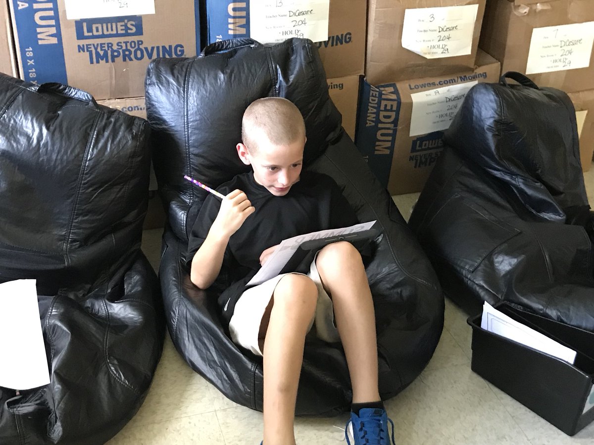 MrsDicesare's tweet photo. Back to school writing happening all over the room today. @OJRSDEC #awesomein3rd #weareeces #embracingtechnology #summermemories #selfiewriting https://t.co/Rdt1VomHGH
