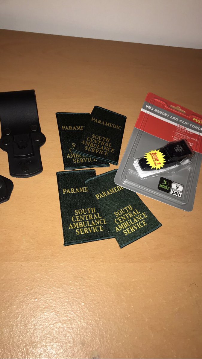 Deneka09's tweet image. Waited three years on these epaulettes 😂 #treats🚑