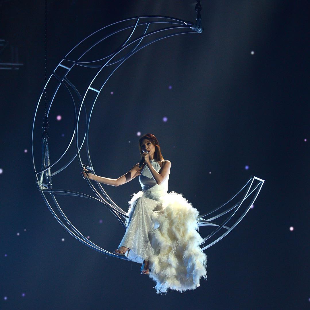 singer_sogdiana's tweet image. Я хочу быть с тобой всегда,
Я хочу быть твоей судьбой.
Ты Вселенная для меня,
Ты мой, ты мой!

Я хочу быть с тобой всегда,
Даже если летят дожди.
Ничего нет сильнее огня, 
Огня моей любви.
#добройночи