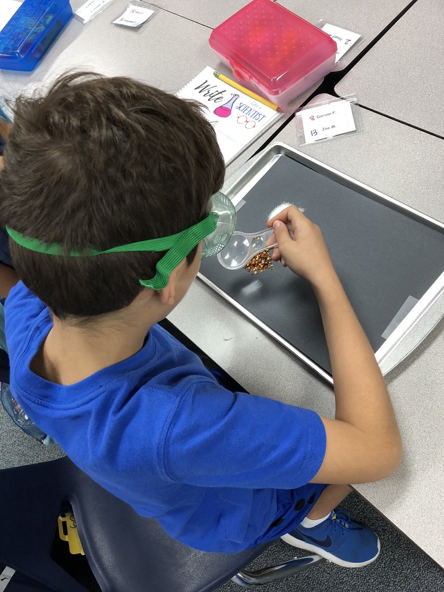 MsBatDLE's tweet photo. Having fun, investigating spices in 2nd grade! #OCEBlueJayEd #OCE20thAnniversary #WeLearnWeGrowWeFly @OCE_BlueJays https://t.co/sCNPPuy6jq