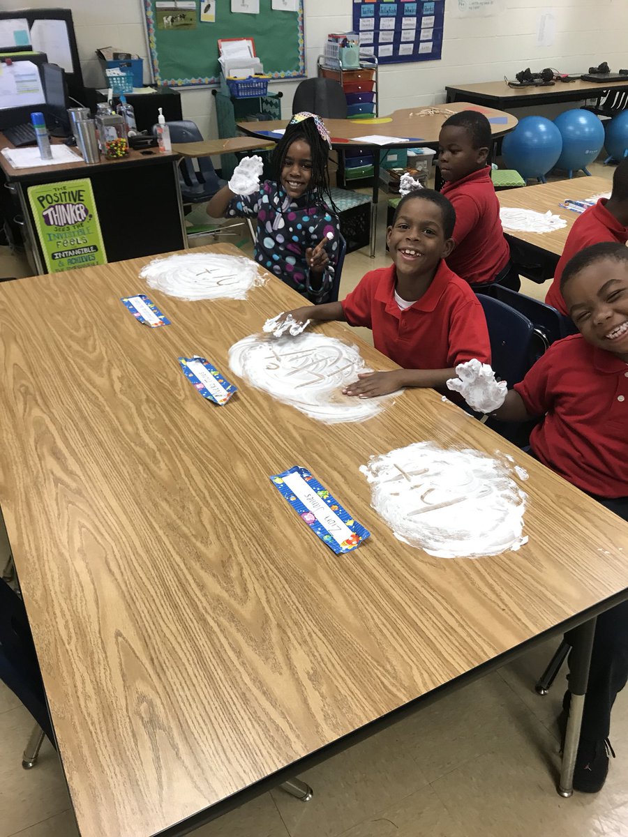MrsBrookeWatts's tweet photo. We practiced our spelling words in a pretty fun way today π Shaving cream!! #fintasticfirsties https://t.co/grXTLGJQox
