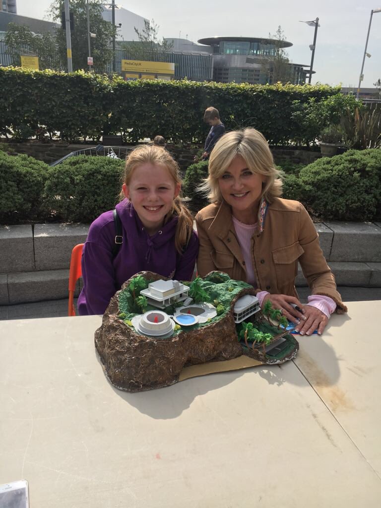 Notjustamumfrom's tweet photo. My daughter had an amazing day @MediaCityUK @iamradzi @Linds_bluepeter @AntheaTurner1 @Manchester_Bees thank you all #bluepeter60 #manchesterbee #bluebeeter https://t.co/ApBjTiWKrX