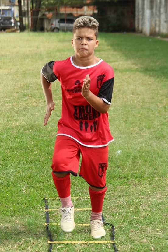 gol_fla's tweet photo. Jogador Caio em busca dos seus sonhos ! Com 11 anos 🙏⚽️
#Flagol https://t.co/PDdEkZgOM7