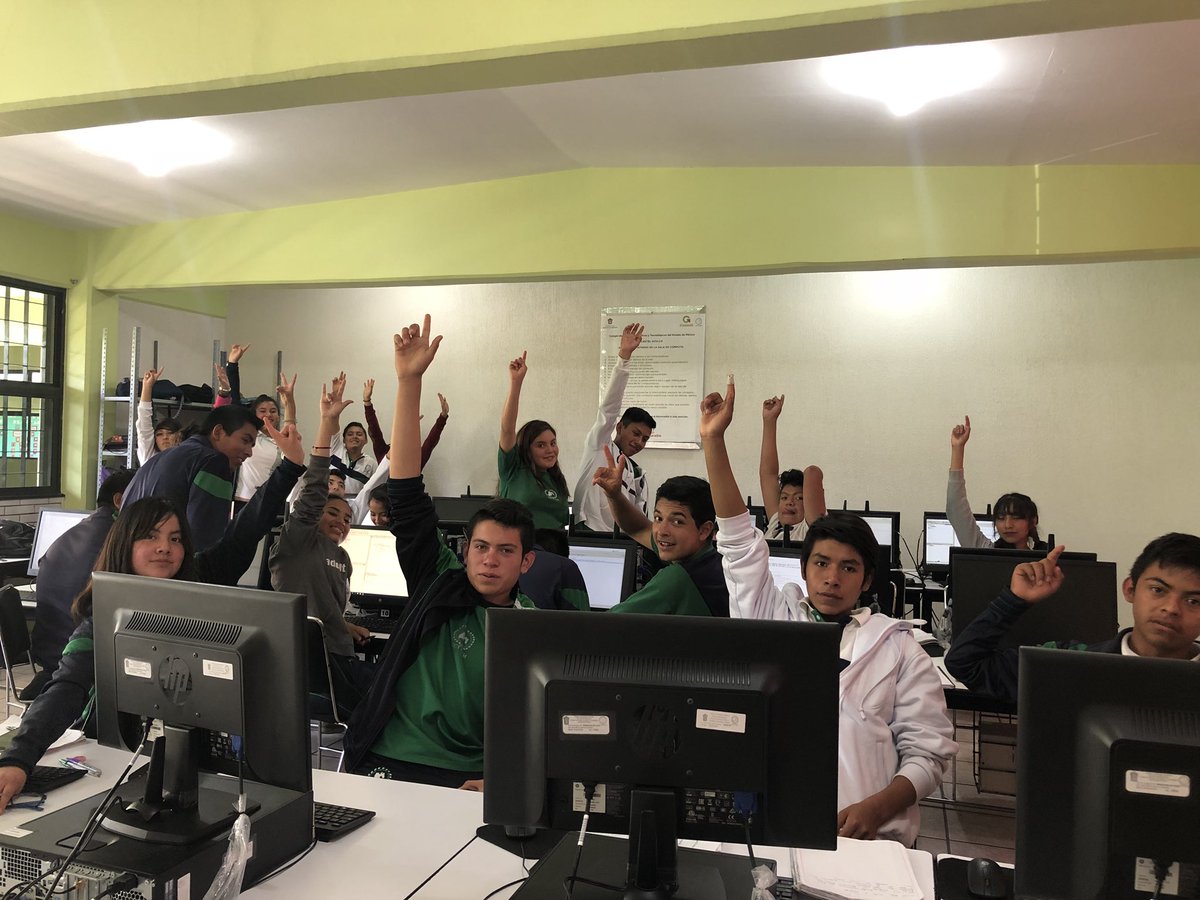 victorbravoo's tweet image. Cuando preguntas a quién le funcionó el programa. #programacionJava #cecytemAculco