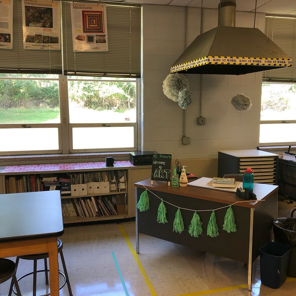 artwmrsc's tweet photo. Looks like we are finally ready to start making some amazing artwork in room 34! https://t.co/GJ1vvTwhbQ