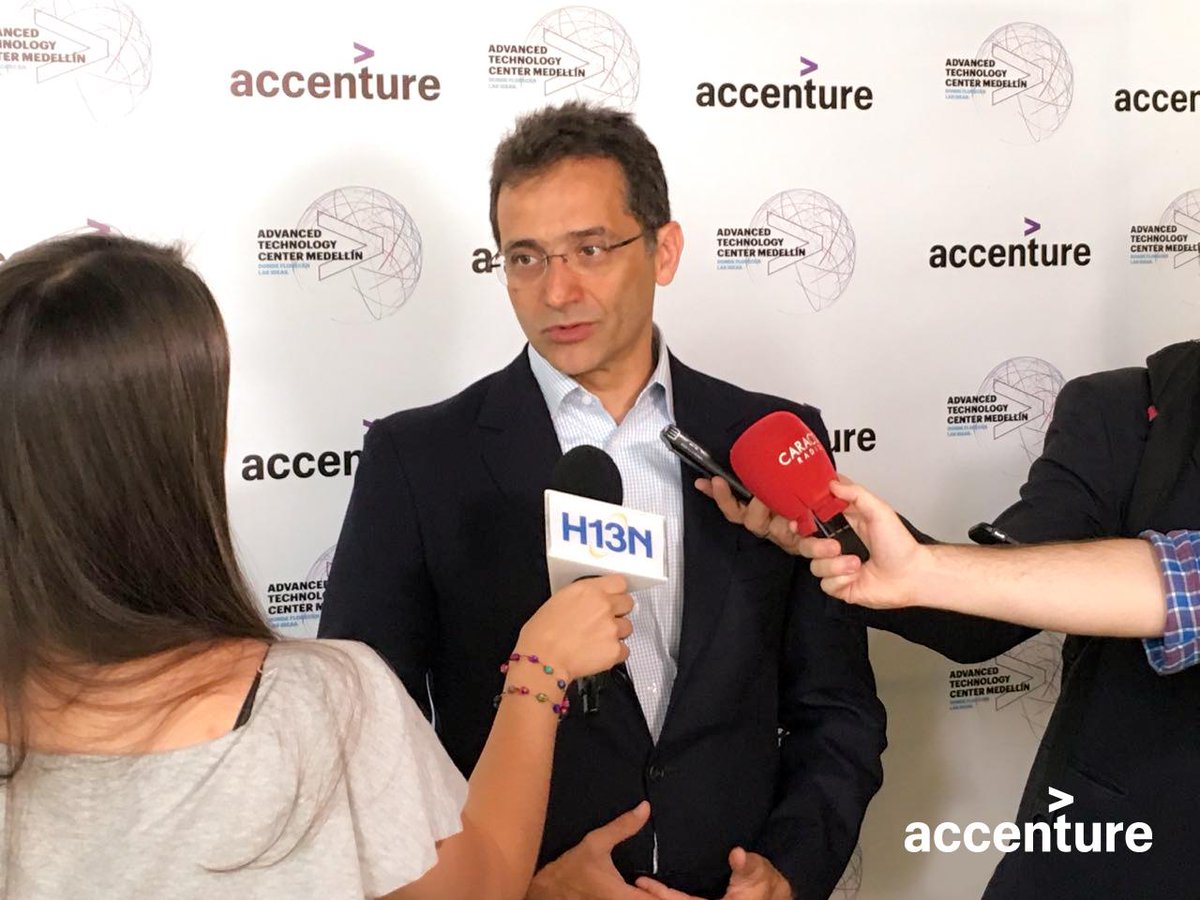 Accenture_CO's tweet photo. #TBT Marco Ribas nuestro presidente en rueda de prensa por la apertura del #AdvancedTechnologyCenter en #Medellín #InnovamosLaInnovación @PROCOLOMBIACO @acimedellin @Ruta_N https://t.co/xX89vBuv8B https://t.co/xAdU4mZRfv