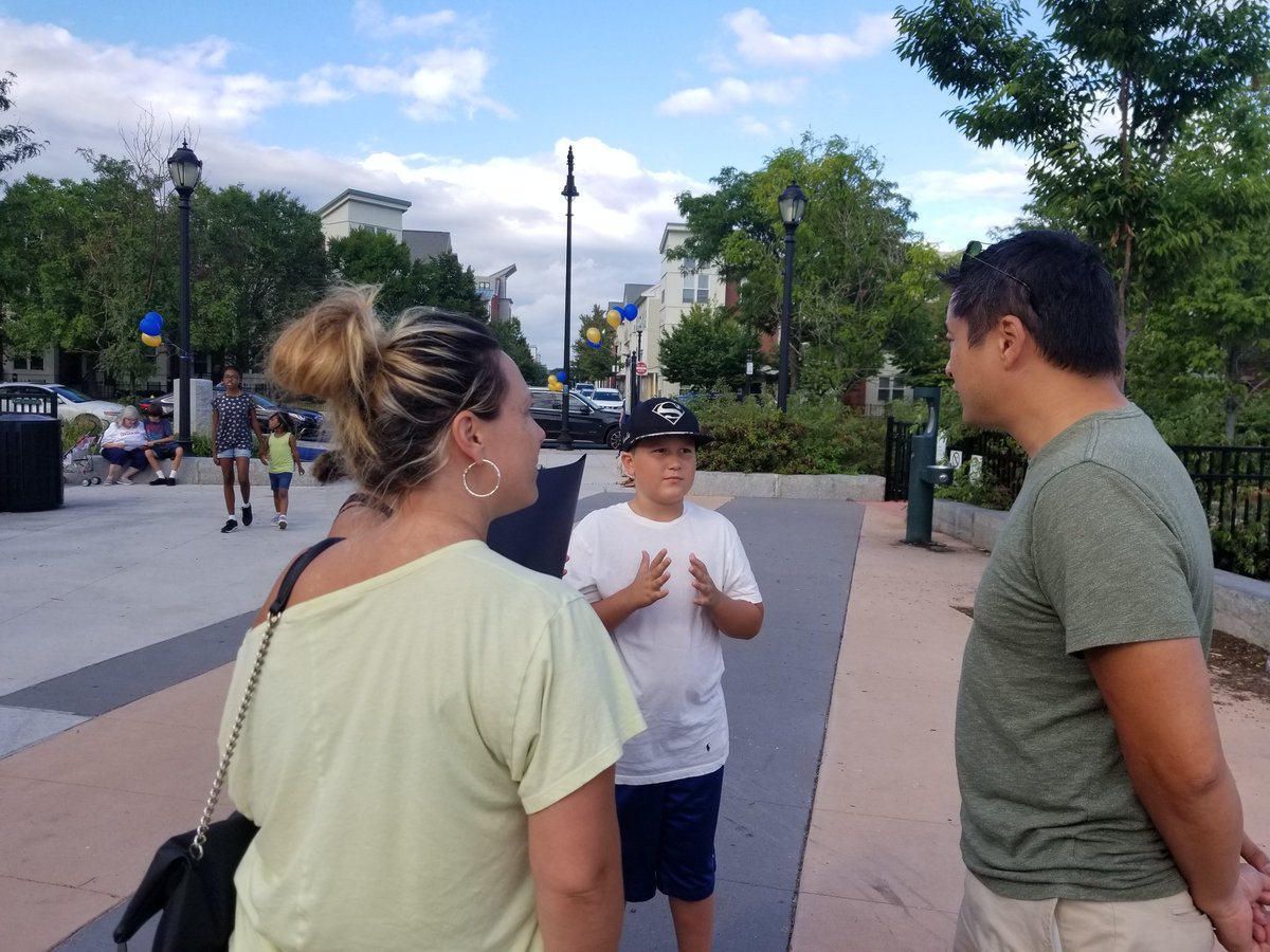 MynamesandreaSo's tweet image. Staff are excited to meet students and families at @BPSEdwards new student orientation and potluck in East Boston! @LMDoherty27